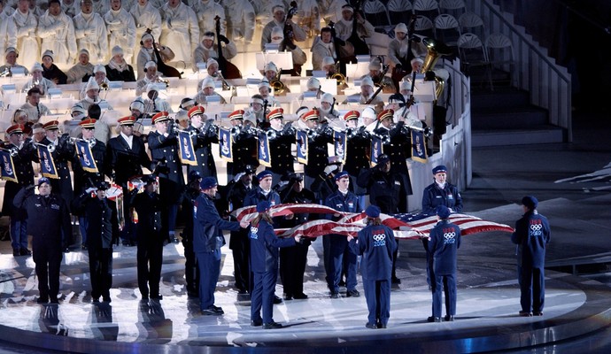 Momentos Marcantes Jogos de Inverno - Bandeira EUA World Trade Center 2002 (Foto: Getty Images)
