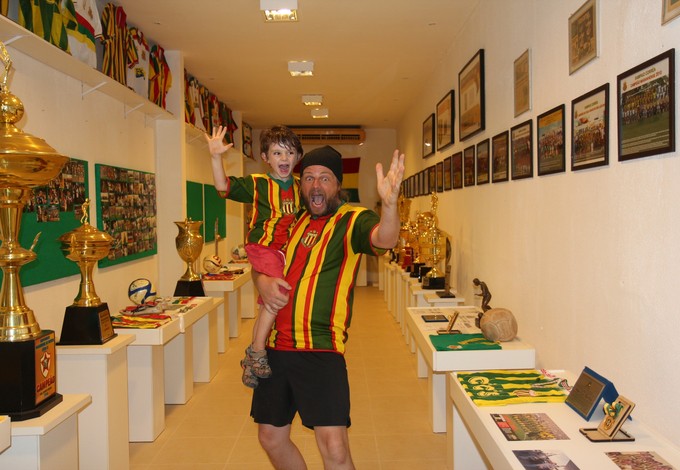 Sala de troféu do Sampaio também foi visitada pelos torcedores ilustres (Foto: Afonso Diniz/GloboEsporte.com)