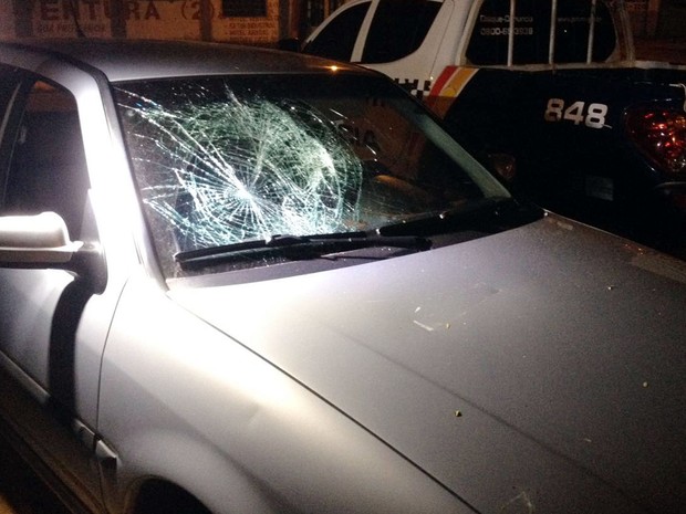 Mulher não aceitava o fim do relacionamento e destruiu carro de amigo do ex-namorado em Sorriso (Foto: Rafael Sousa/Portal Sorriso)