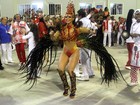 Viviane Araújo usa maiô decotado e transparente em desfile na Sapucaí