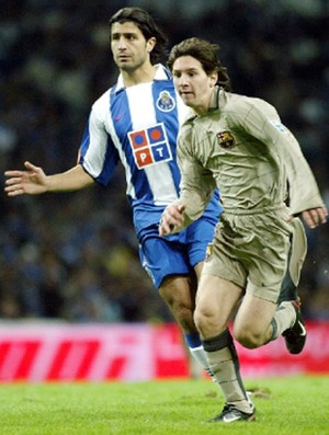 Messi Barcelona e Porto 2003 (Foto: Reprodução / Site Oficial do Barcelona)