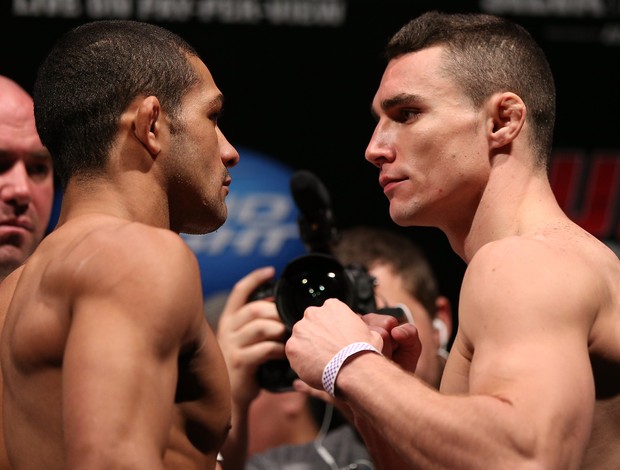 Diego Brandão encara Joey Gambino na pesagem do UFC Rio III (Foto: Getty Images)
