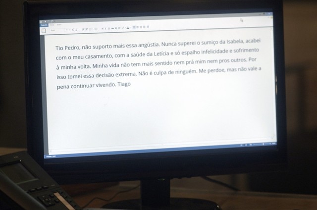Tiago deixa carta de despedida em 'A lei do amor' (Foto: TV Globo)