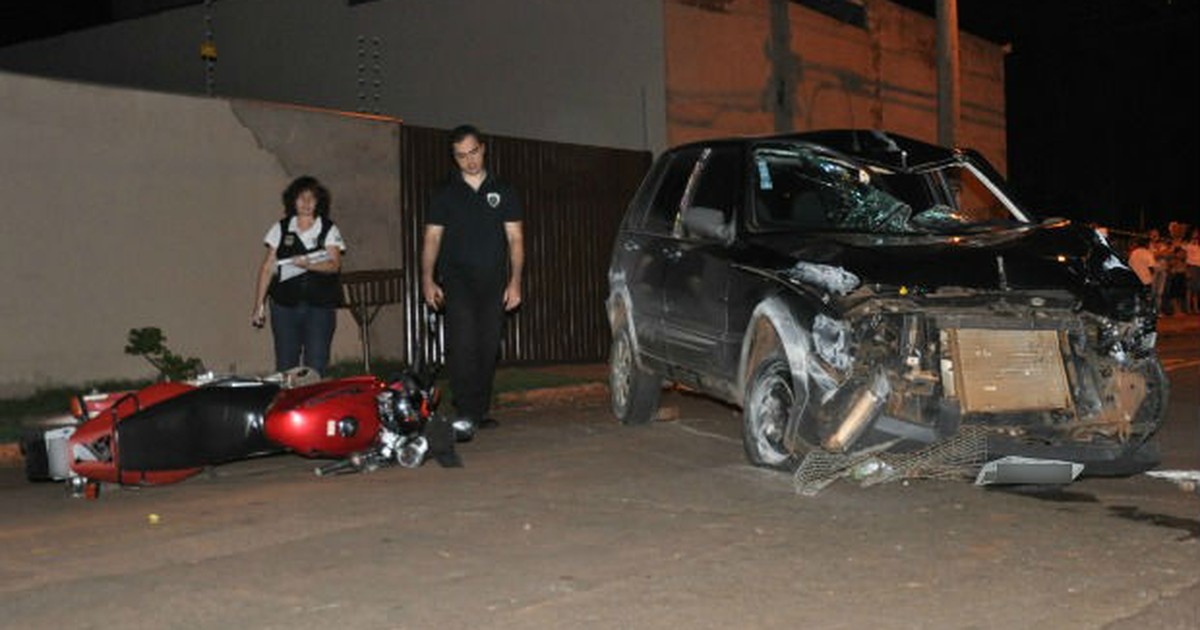 G1 Motociclista morre após ser arrastado por carro em Campo Grande