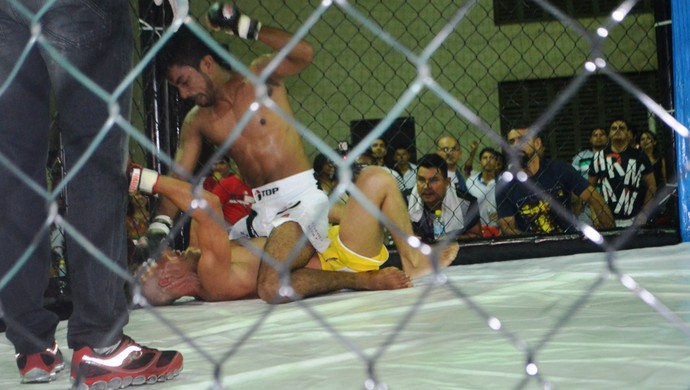 Paulo Preto luta MMA Cruzeiro do Sul (Foto: Adelcimar Carvalho)