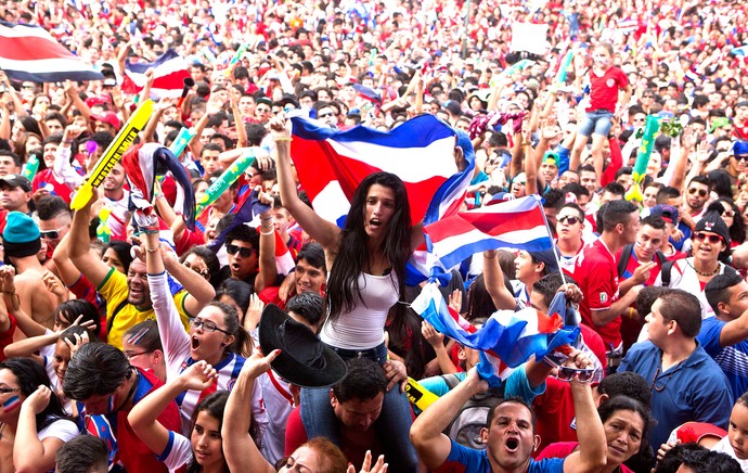 festa torcida Costa Rica comemorando classificação (Foto: AP)