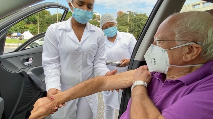 Pai de Sandra Annenberg foi vacinado em São Paulo (Foto: Reprodução/Instagram) Pai de Sandra Annenberg foi vacinado em São Paulo (Foto: Reprodução/Instagram)