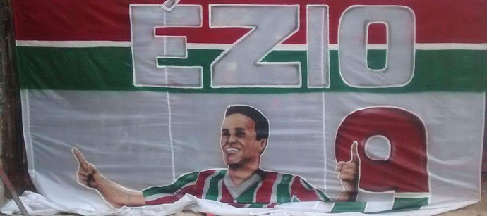 Ézio FLuminense bandeira (Foto: Reprodução/Twitter) Ézio FLuminense bandeira (Foto: Reprodução/Twitter)