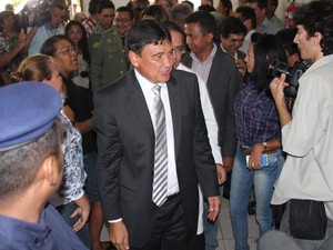 Governador chega ao hospital para verificar situação  (Foto: Gustavo Almeida/G1)
