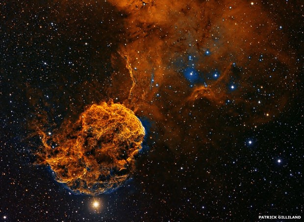 'A IC443 está na constelação de Gêmeos e é uma supernova remanescente, uma estrela que pode ter explodido há 30 mil anos', disse o fotógrafo Patrick Gilliland (Foto: © Patrick Gilliland (Gra-Bretanha))