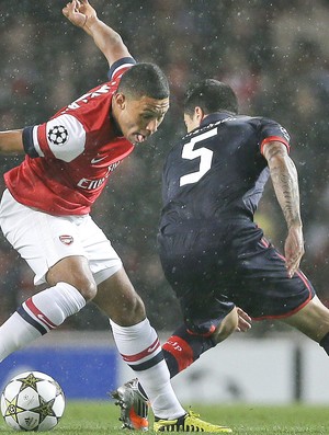 Alex, Arsenal e Olimpiakos - Ap (Foto: Agência AP)