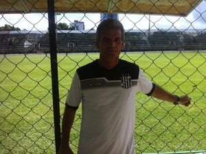 Eugênio Souza prepara os atletas tecnicamente e psicologicamente para a estreia no Mineiro (Foto: Sávio Scarabelli/GE)
