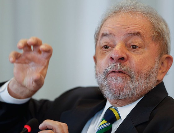O ex-presidente Lula durante conversa com jornalistas em São Paulo dia 28 de março (Foto: AP Photo/Andre Penner)