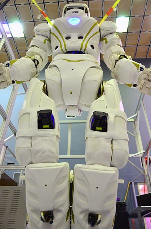 Desenvolvido pela Nasa, Robô Valkyrie tem 1,9 metros de altura, pesa 125 quilos e pode ir a Marte. (Foto: Reprodução/IEEE)
