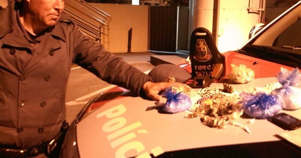 G1 - Dupla é detida com drogas e arma em bairro de Sorocaba - notícias