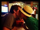 David Brazil posta foto de Giovanna Antonelli aos beijos com o marido