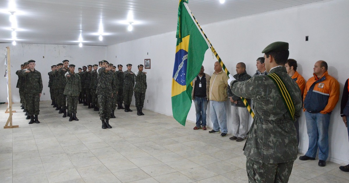 Homenagem ao Dia do Soldado é antecipada em Teresópolis, no RJ - Globo.com