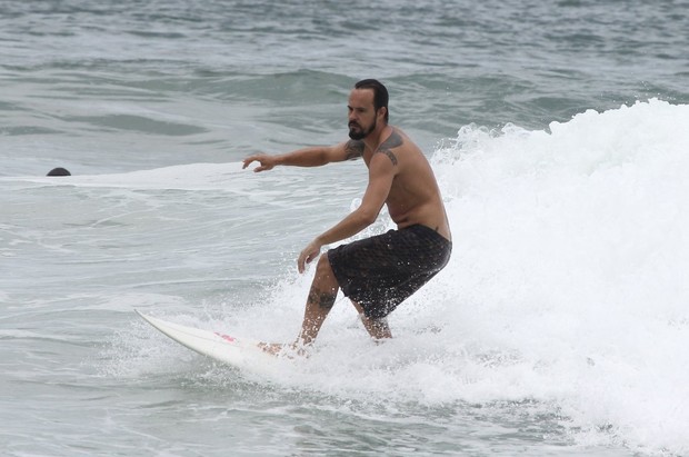 EGO Paulo Vilhena enfrenta as ondas do Recreio notícias de Praia
