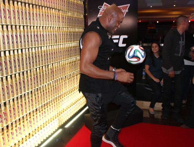 Anderson Silva evento bola (Foto: Adriano Albuquerque)