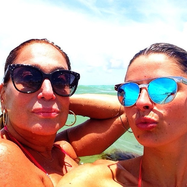 Susana Vieira e Ketryn Goetten na água: parceiras (Foto: Reprodução/Instagram) - 10301293_677242858980018_3364911645020873991_n