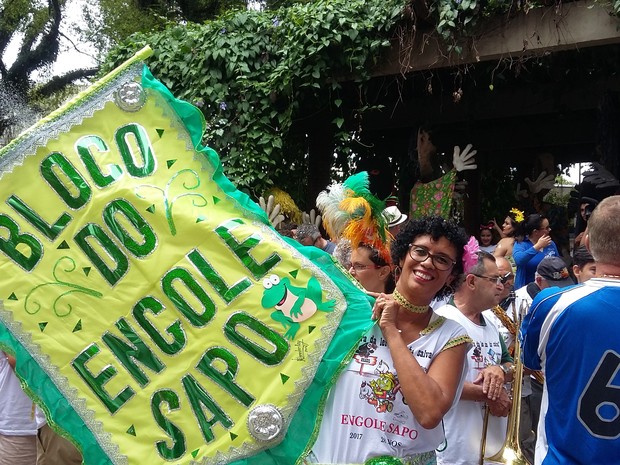 Bloco Engole Sapo percorreu as ruas de São José (Foto: Leonardo Medeiros/G1)