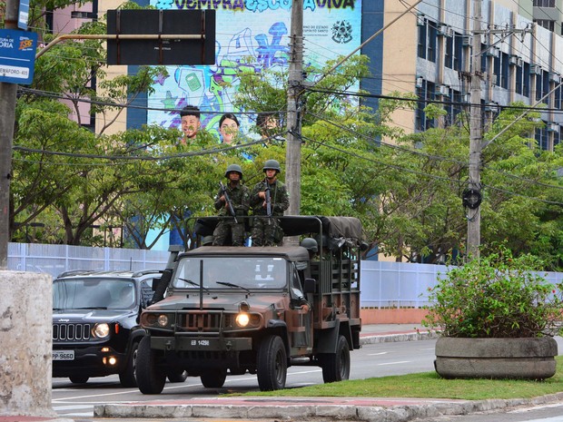 Exército faz a segurança em Vitória (ES), na manhã desta quarta-feira (8). (Foto: Renato Cabrini/Futura Press/Estadão Conteúdo)