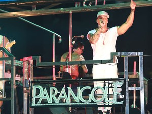 Tony Salles lidera banda Parangolé pela primeira vez no carnaval (Foto: Mauro Zaniboni /Ag Haack) Tony Salles lidera banda Parangolé pela primeira vez no carnaval (Foto: Mauro Zaniboni /Ag Haack)