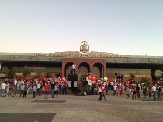 Manifestação terminou às 18h30, em frente ao Palácio Araguaia (Foto: Jesana de Jesus/G1)