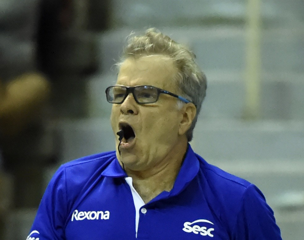 Bernardinho festeja ponto do Rio na final contra o Osasco (Foto: André Durão)