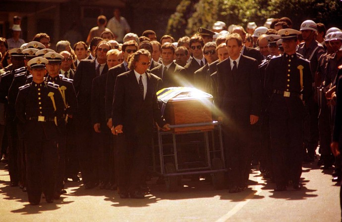 Enterro de Ayrton Senna em 1994 (Foto: Wilson Pedrosa / Agência Estado)