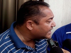 Presidente da Assomise, Adriano Reis, em entrevista com a imprensa (Foto: Tássio Andrade/G1)