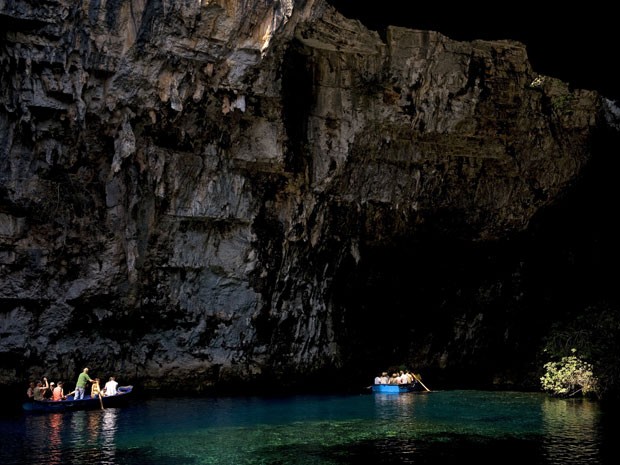 A caverna de Melissanthi, na Grécia (Foto: Guiziou Franck /hemis.fr/AFP)