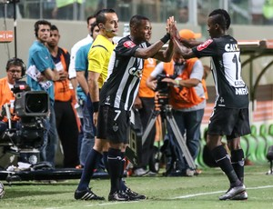 Robinho é substituído por Cazares, Atlético-MG
