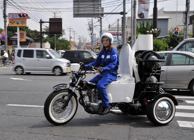'Moto-vaso' tem autonomia de 300 km com tanque cheio. (Foto: Yoshikazu Tsuno/AFP)