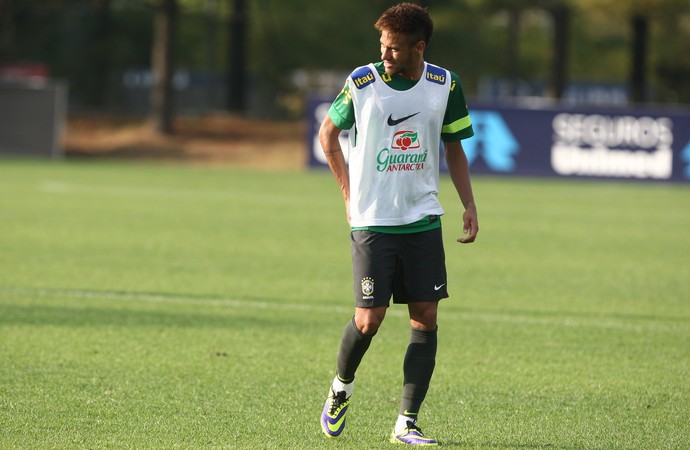 Neymar machucado, treino Seleção (Foto: Bruno Domingos / MOWA PRESS) Neymar machucado, treino Seleção (Foto: Bruno Domingos / MOWA PRESS)