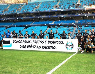 Grêmio atua de preto e adere campanha contra racismo (Foto: Lucas Uebel/Grêmio, DVG)