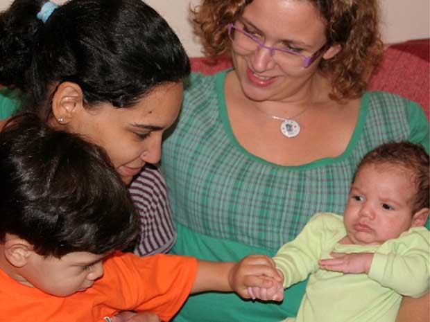 Doula Renata Olah e visita a família de Verônica (Foto: Verônica Guimarães/ Arquivo Pessoal) Doula Renata Olah e visita a família de Verônica (Foto: Verônica Guimarães/ Arquivo Pessoal)