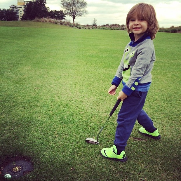 Vittorio joga golfe (Foto: Reprodução/ Instagram)