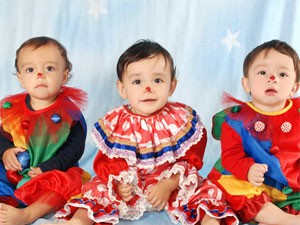 Crianças foram apelidadas de "primos trigêmeos" por nascerem na mesma semana (Foto: Arquivo da família)