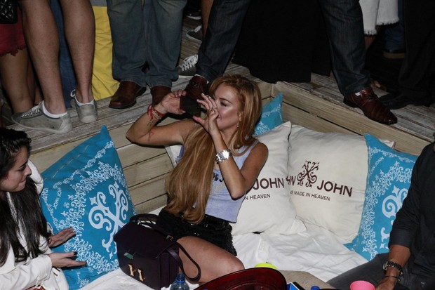 Lindsay Lohan no Café de la Musique, em Florianópolis (Foto: Alex Macedo/AgNews)