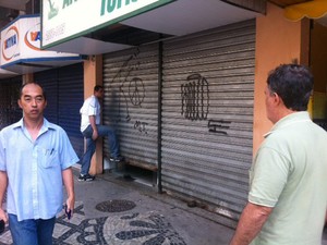 Comércio no Flamengo fecha as portas com medo do protesto dos professores (Foto: Mariucha Machado/ G1)