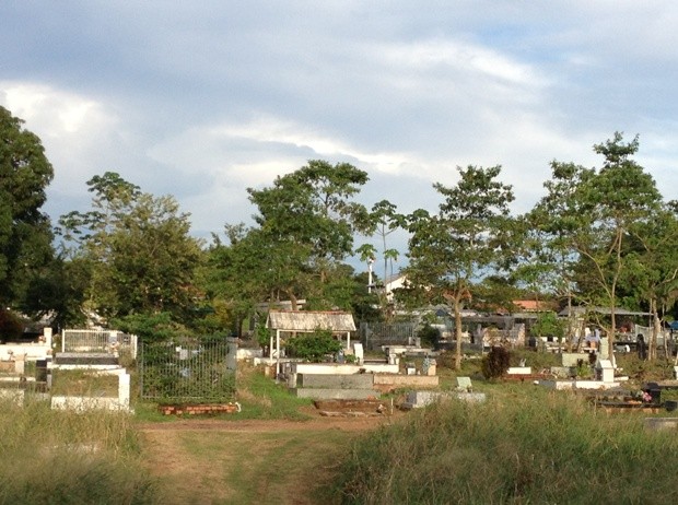 Fundado em 1975, Cemitério de Santo Antônio não possui licenciamento ambiental (Foto: Vanessa Vasconcelos/G1)