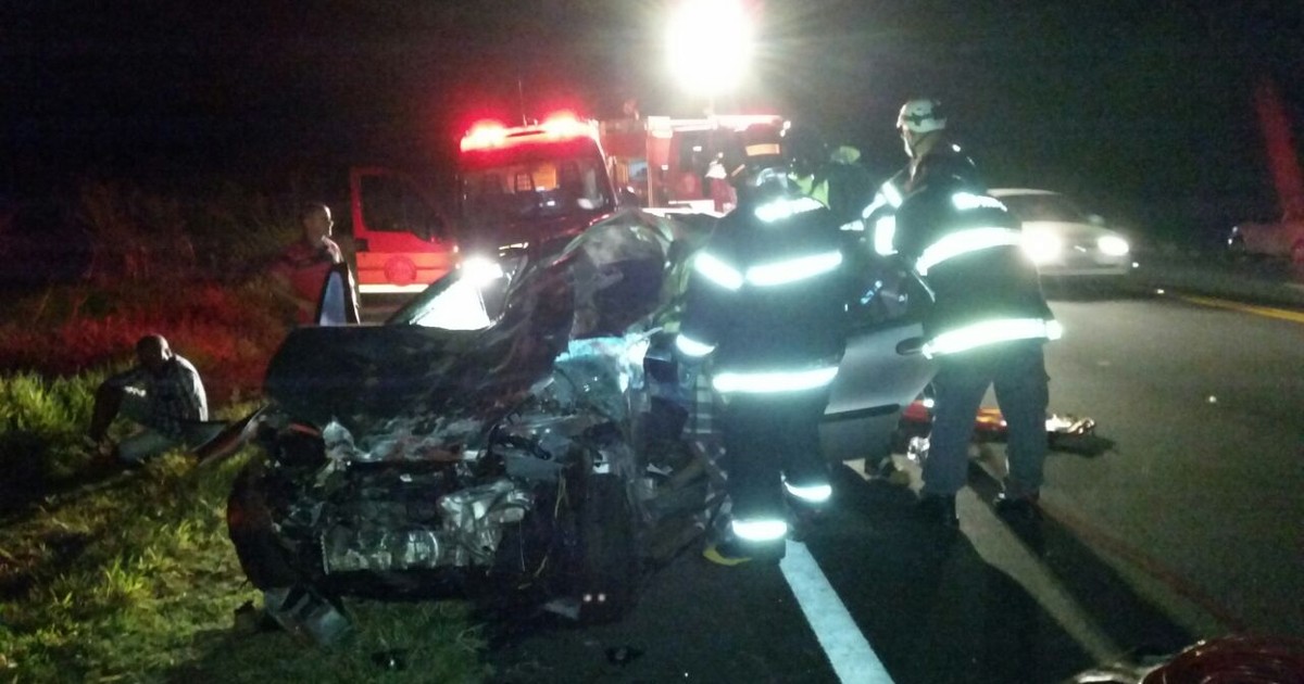 G Cinco Pessoas Ficaram Feridas Ap S Carros Baterem De Frente Em