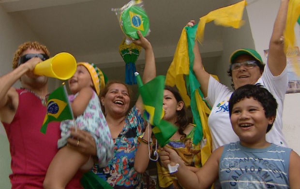 Família animada com a Copa do Mundo (Foto: Reprodução/TV Amapá)