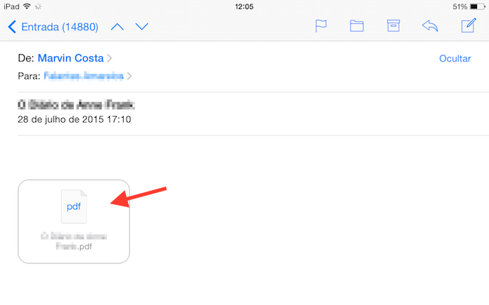 Abrindo um e-mail com um documento em PDF para enviá-lo para o iBook do iPad (Foto: Reprodução/Marvin Costa)