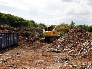 Prefeitura inicia limpeza do ecoponto do Jardim Gerivá, em Santa Bárbara d'Oeste (Foto: Prefeitura/Divulgação)