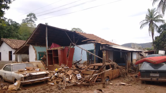 G1 - Moradores de Pai Pedro, Minas Gerais, pedem por água doce