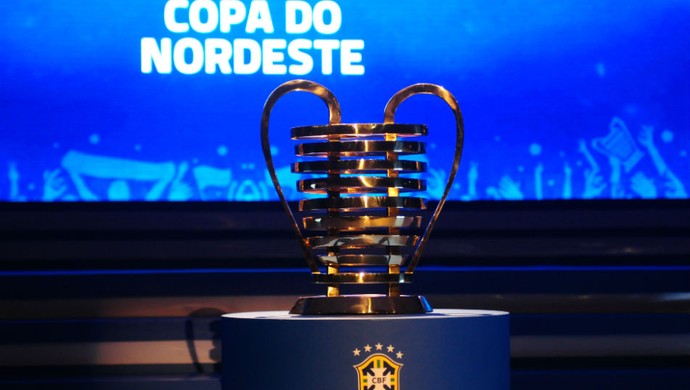 Sorteio da Copa do Nordeste - taça (Foto: Alexandre Lago/GloboEsporte.com)