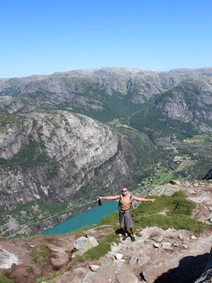 Internauta afirma que a trilha é bastante íngreme, mas destaca que a vista compensa o cansaço. (Foto: Bruno Schindler Sampaio Rocha/VC no G1) Internauta afirma que a trilha é bastante íngreme, mas destaca que a vista compensa o cansaço. (Foto: Bruno Schindler Sampaio Rocha/VC no G1)