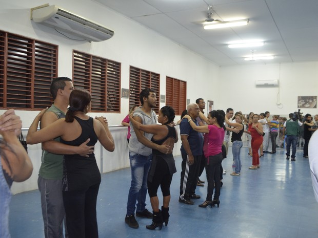 Aula de dança de salão na escola estadual Coaracy Nunes, em Macapá (Foto: Graziela Miranda/G1)
